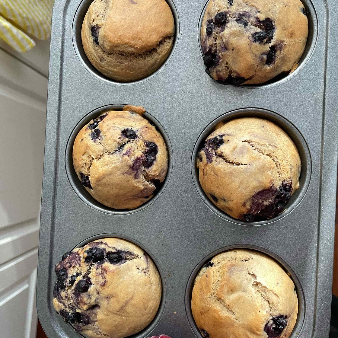 Lemon Tendercake with Blueberry Compote