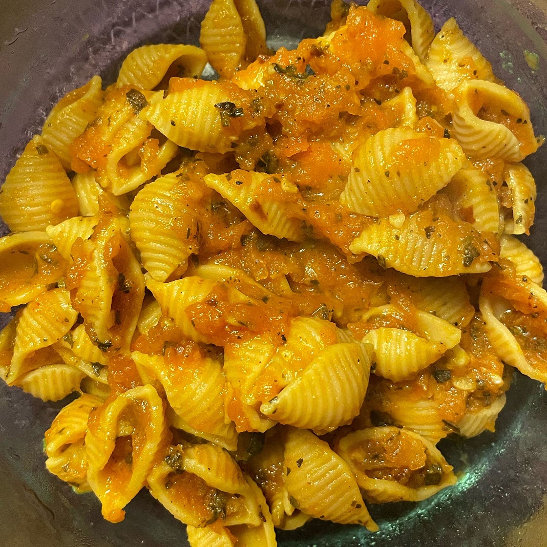 Fresh Tomato Sauce with Basil and Garlic