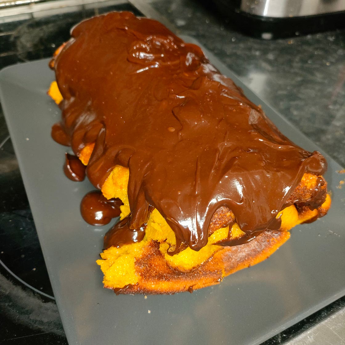 Torta de cenoura e chocolate (carrot roll with chocolate)