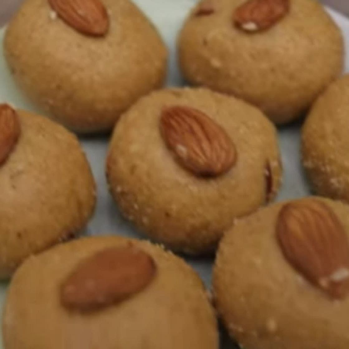 Diwali Special  Besan Aur Suji Ke Laddu recipe by Simran Bhullar