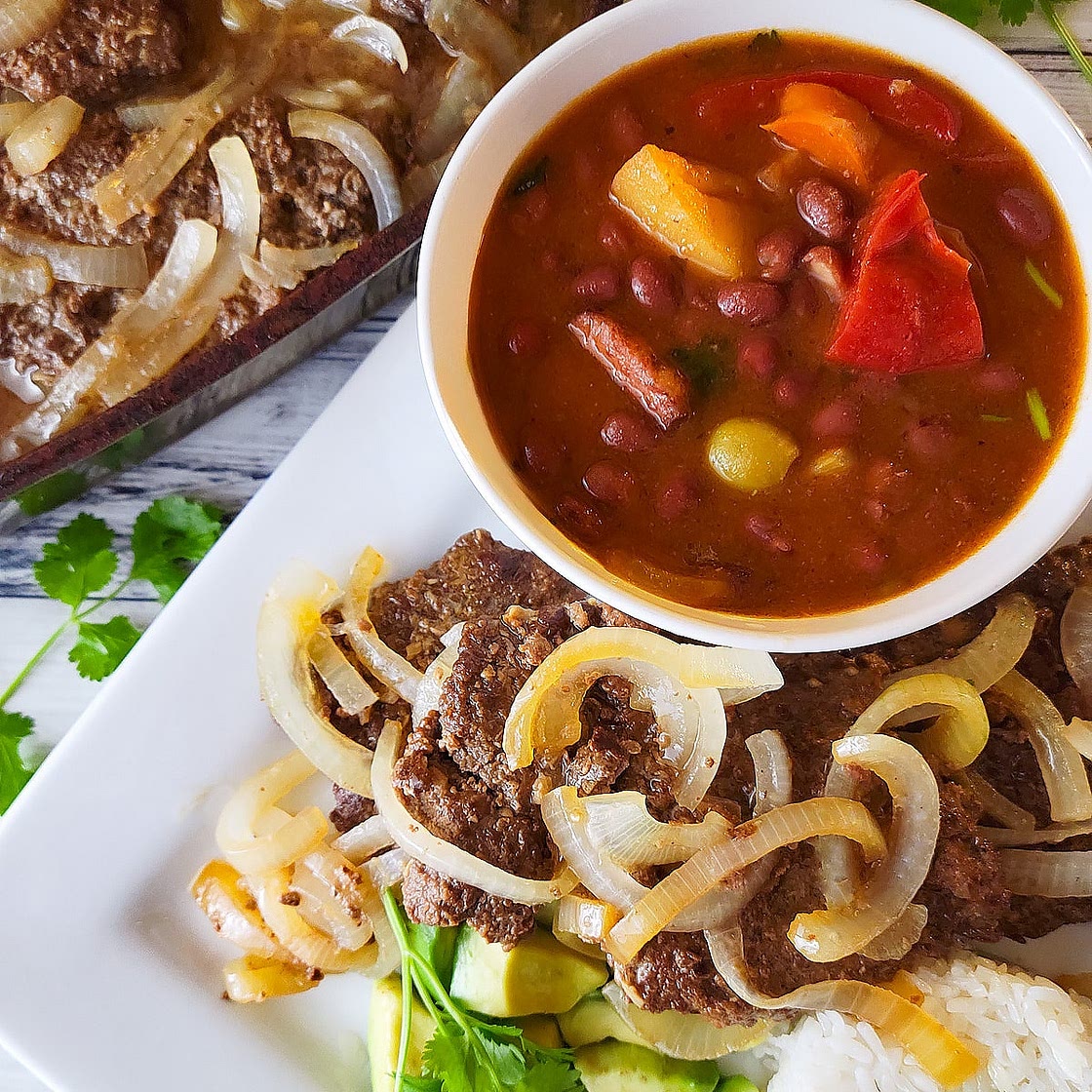 Bistec Encebollado (Cube Steak and Onions)