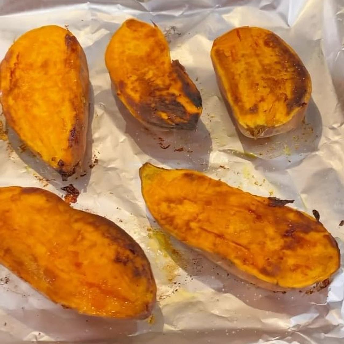 THE BEST oven roasted sweet potatoes! 😍🍠 Cre by This really isn’