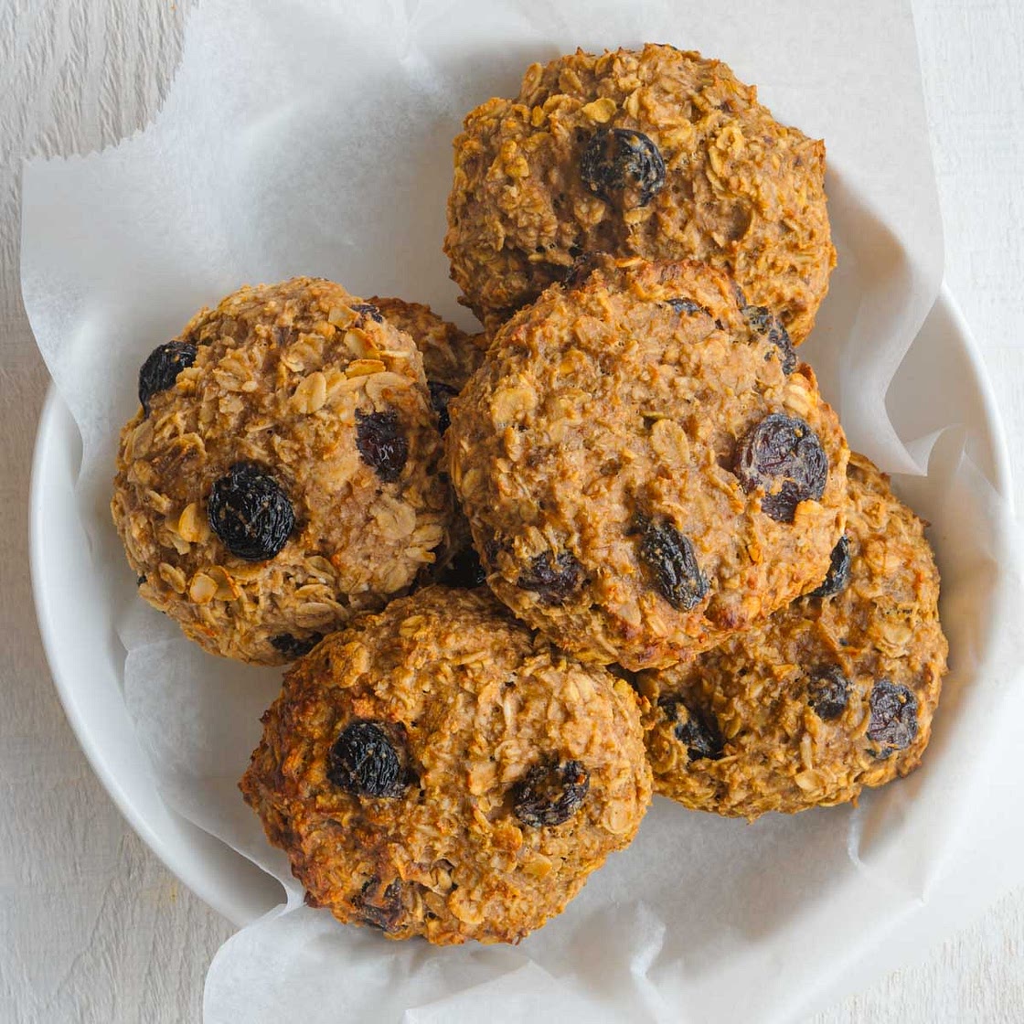 Vegan Oatmeal Raisin Cookies