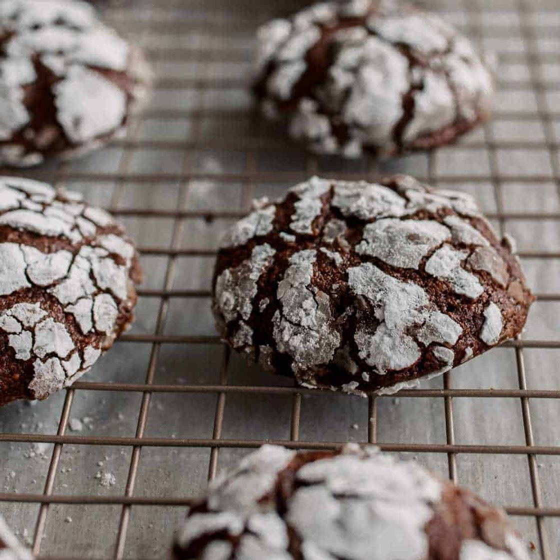Healthy Gluten-Free Chocolate Peppermint Crackle Cookies Recipe