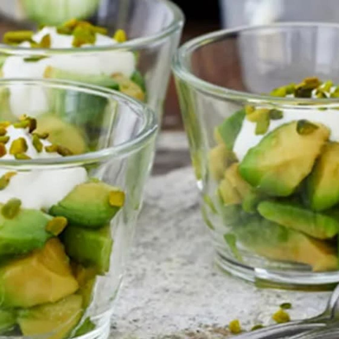 Aguacate con yogur y coriandro