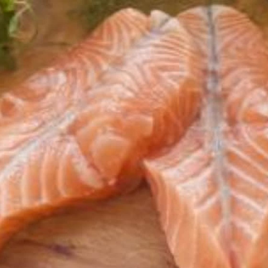 Medallones de salmón con salsa cremosa de hierbas