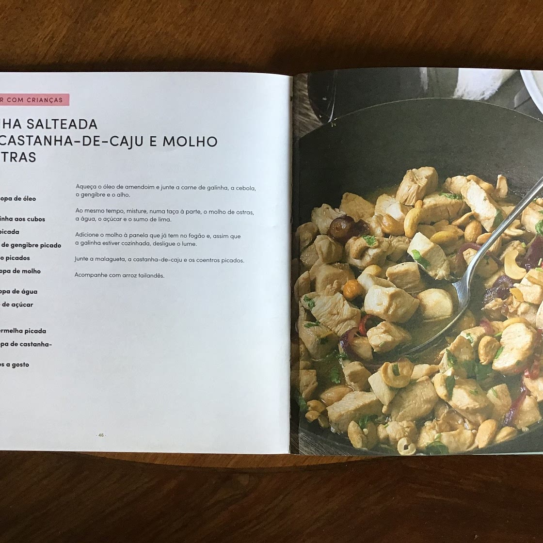 GALINHA SALTEADA COM CASTANHA-DE-CAJU E MOLHO DE OSTRAS