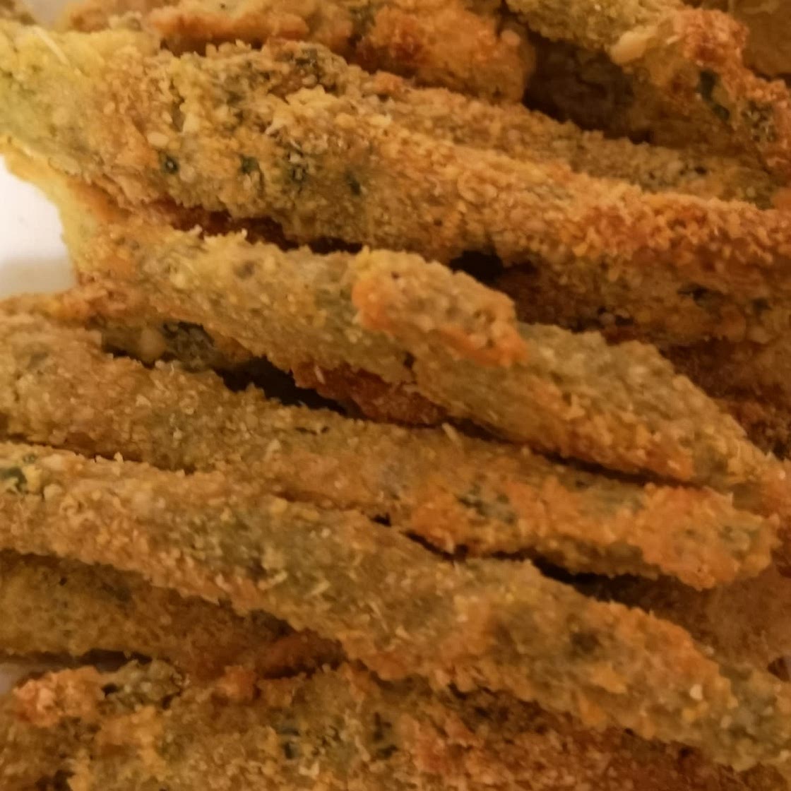 Air Fryer Garlic and Parm Green Bean Fries