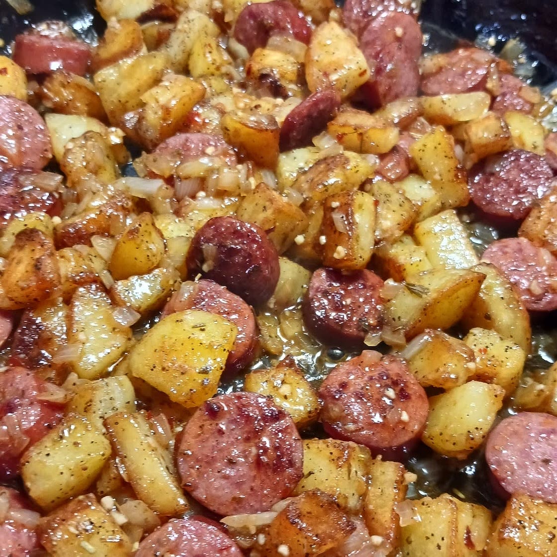 20-Minute Smoked Sausage and Potato Skillet