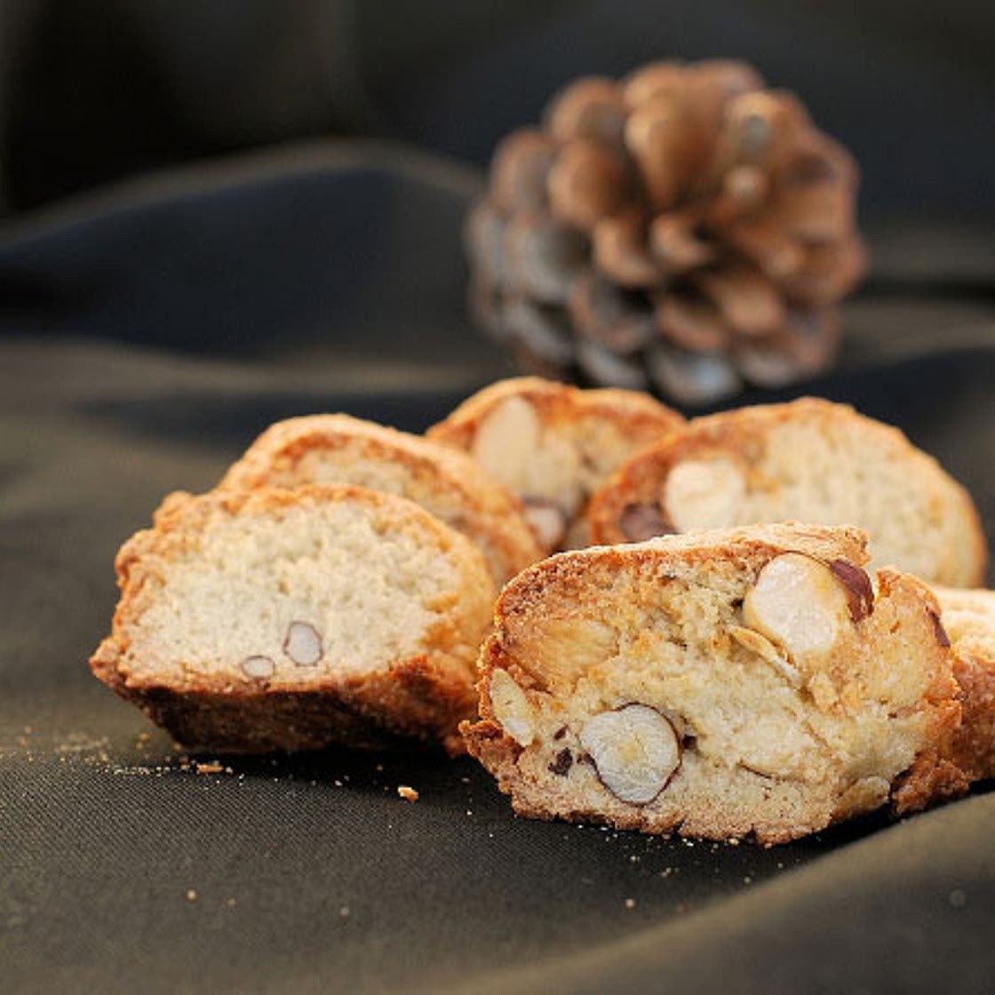 Croquants aux amandes : cantucci toscans - La Cuisine Italienne