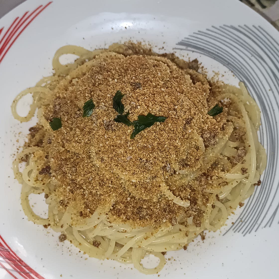 Pasta acciughe e pangrattato