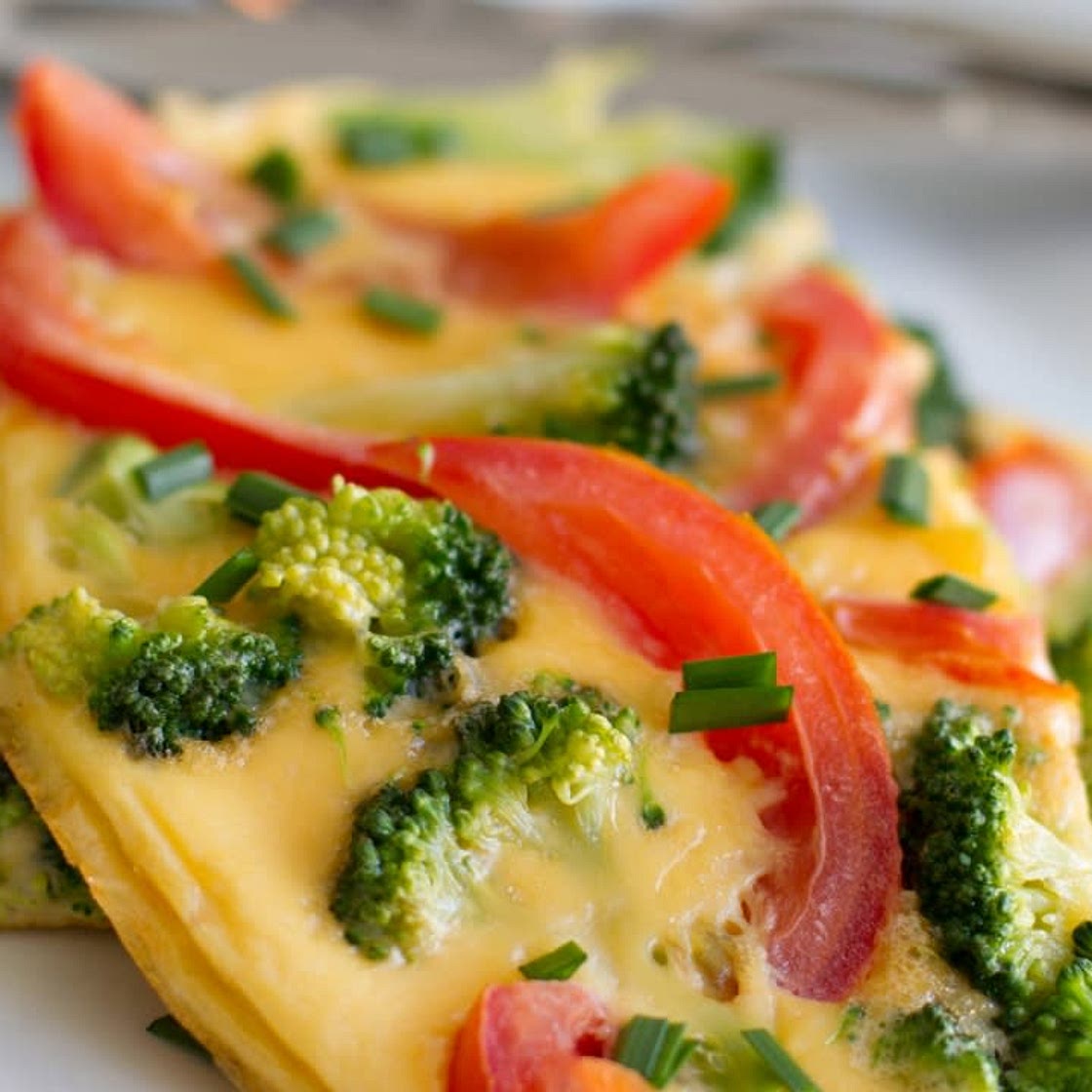 KETO. Omlette con brocoli y tomate