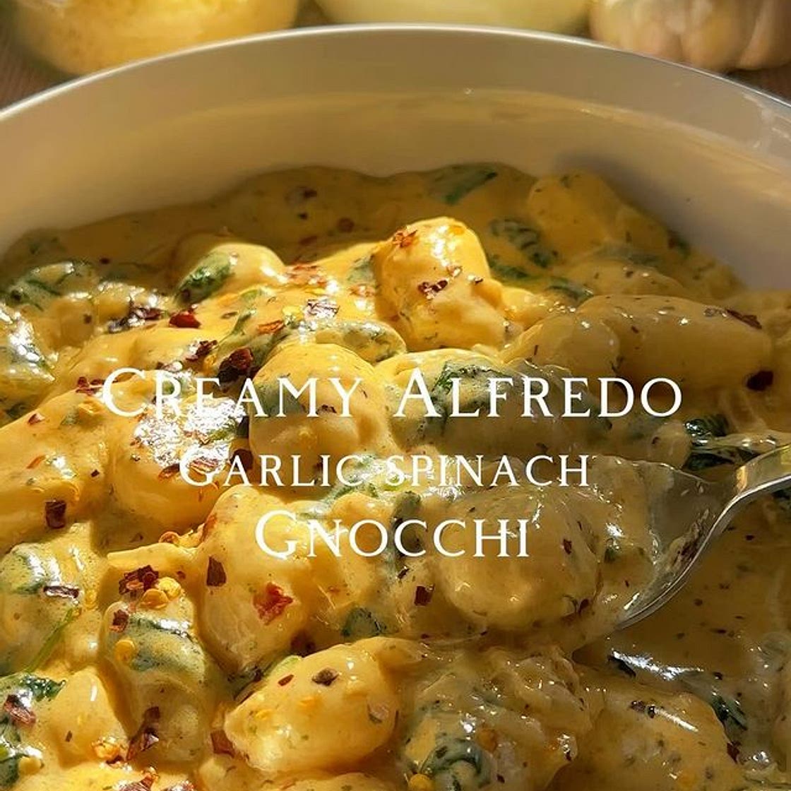 Creamy Alfredo Garlic Spinach Gnocchi