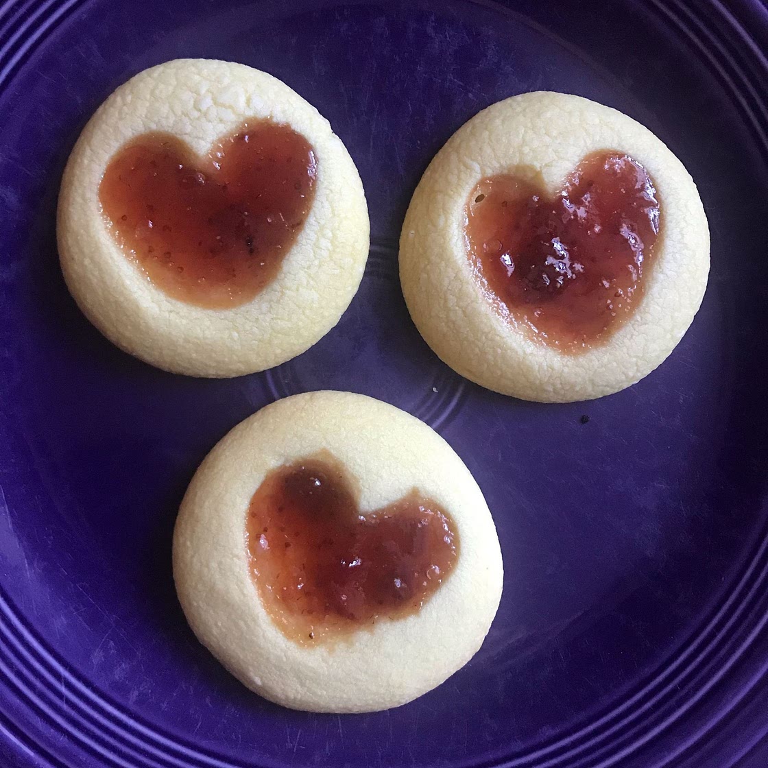 Heart thumbprint cookies 💖