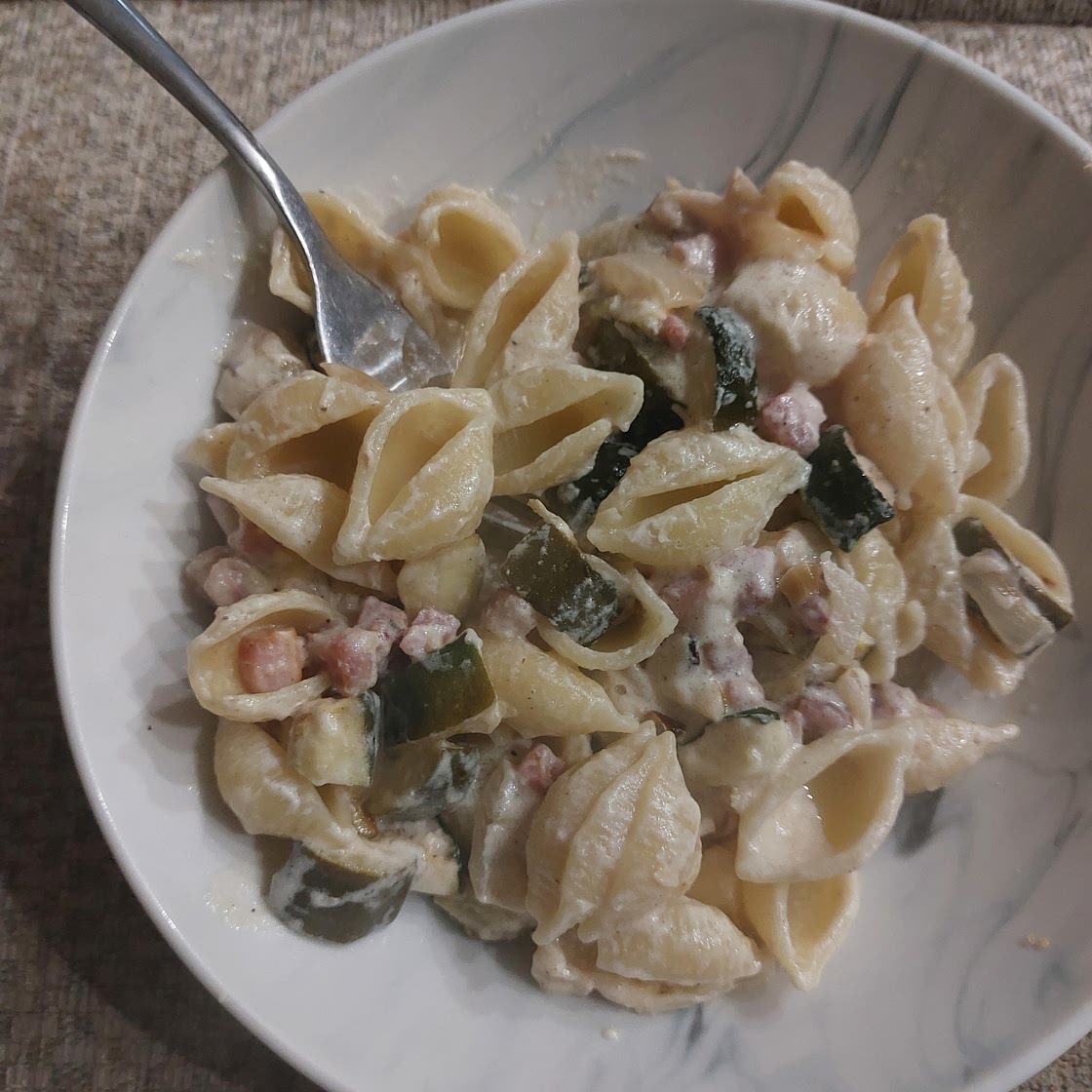 Creamy goats cheese & courgette pasta