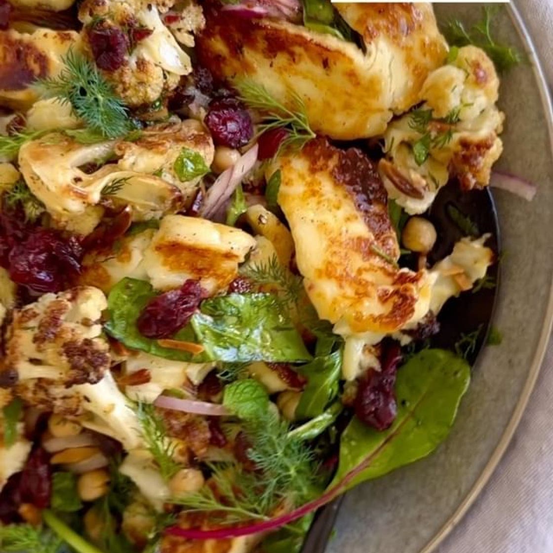 ROASTED CAULIFLOWER & CRISPY HALOUMI SALAD