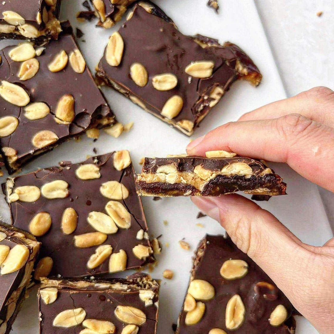 5-Ingredient Chocolate Peanut Butter Bark with Dates
