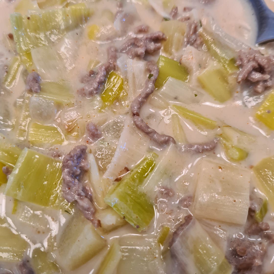 Käse - Porree Suppe mit Kartoffeln und Hack