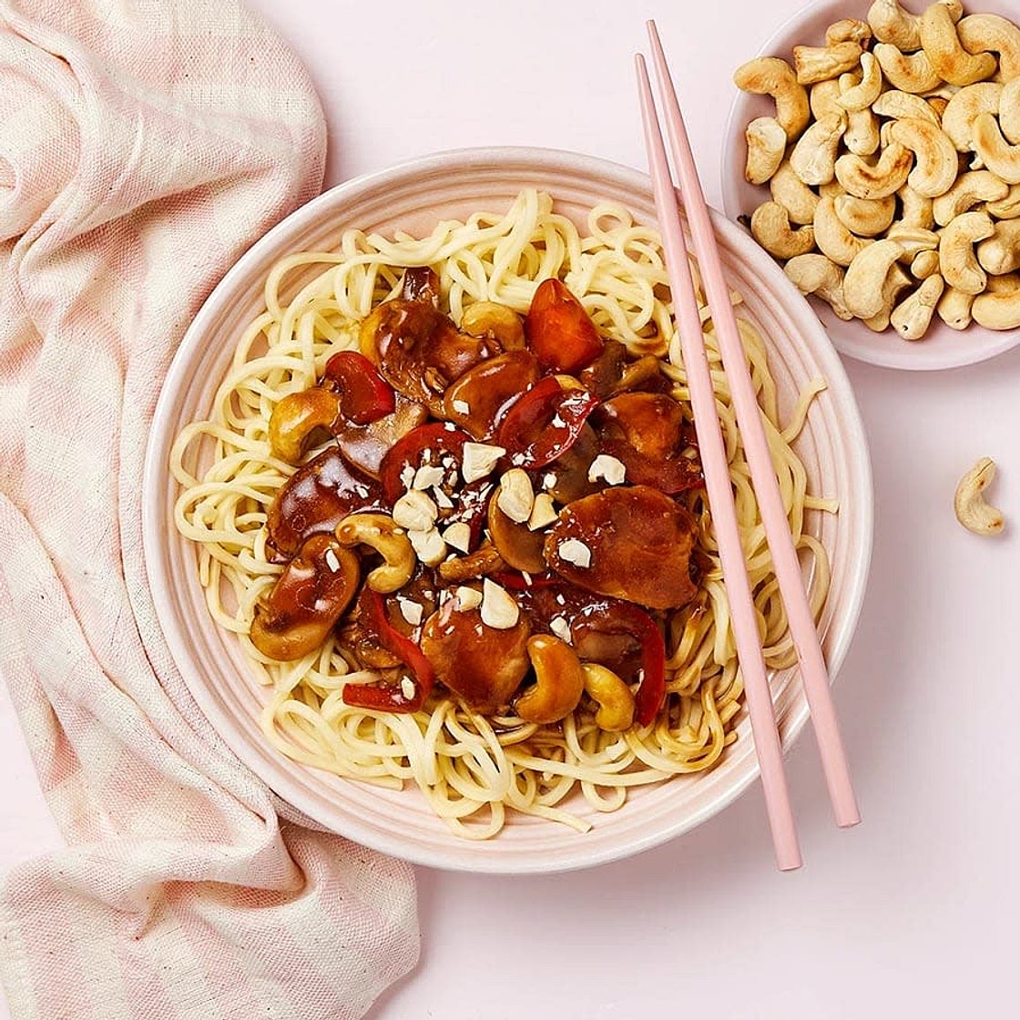 Fresh noodles with cashew chicken
