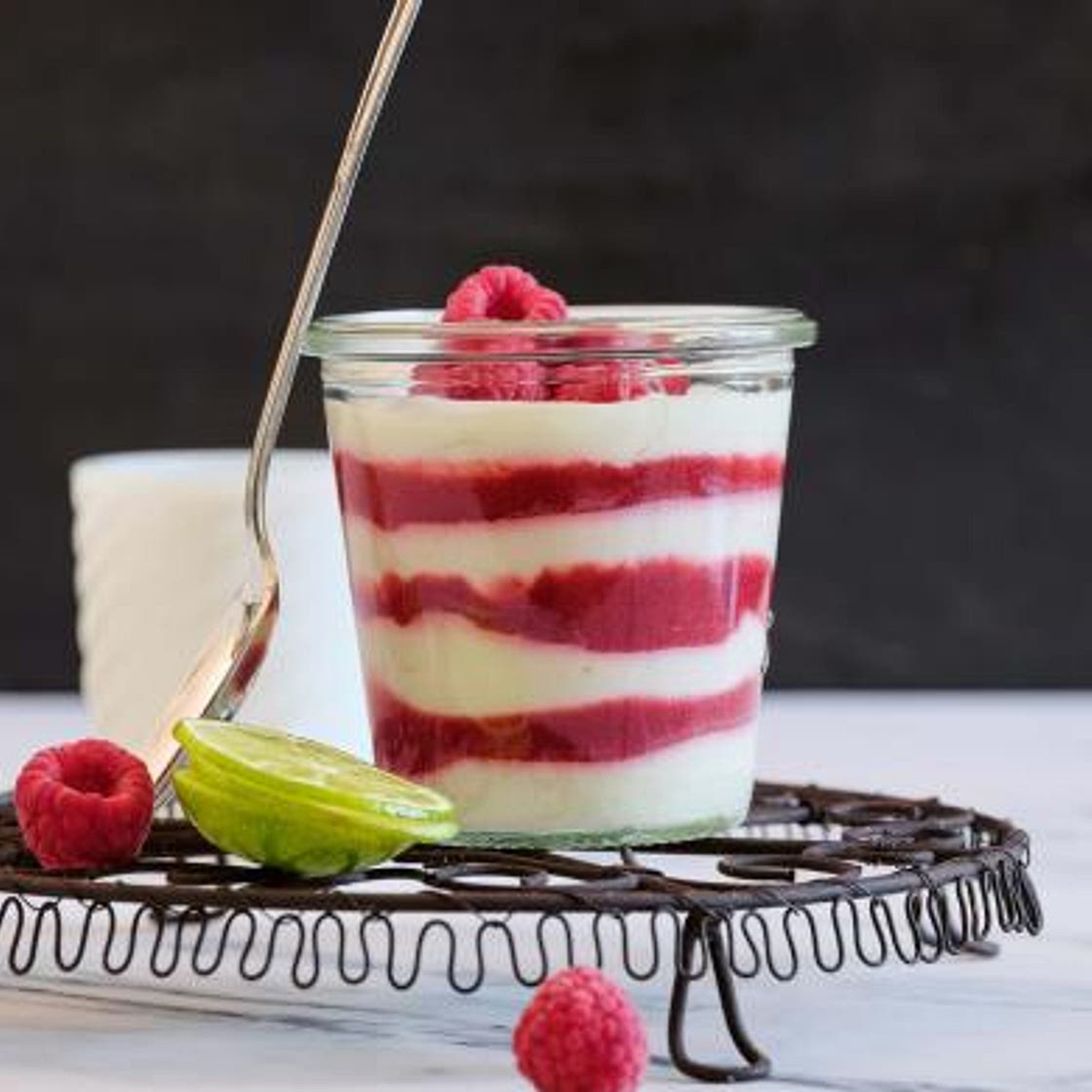 Limetten-Himbeer-Schichtcreme