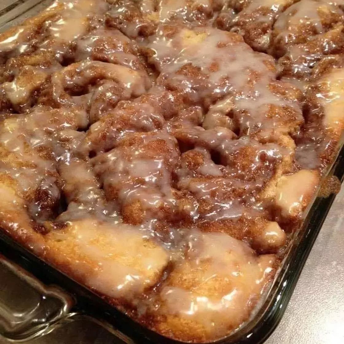 Cinnamon roll cake 