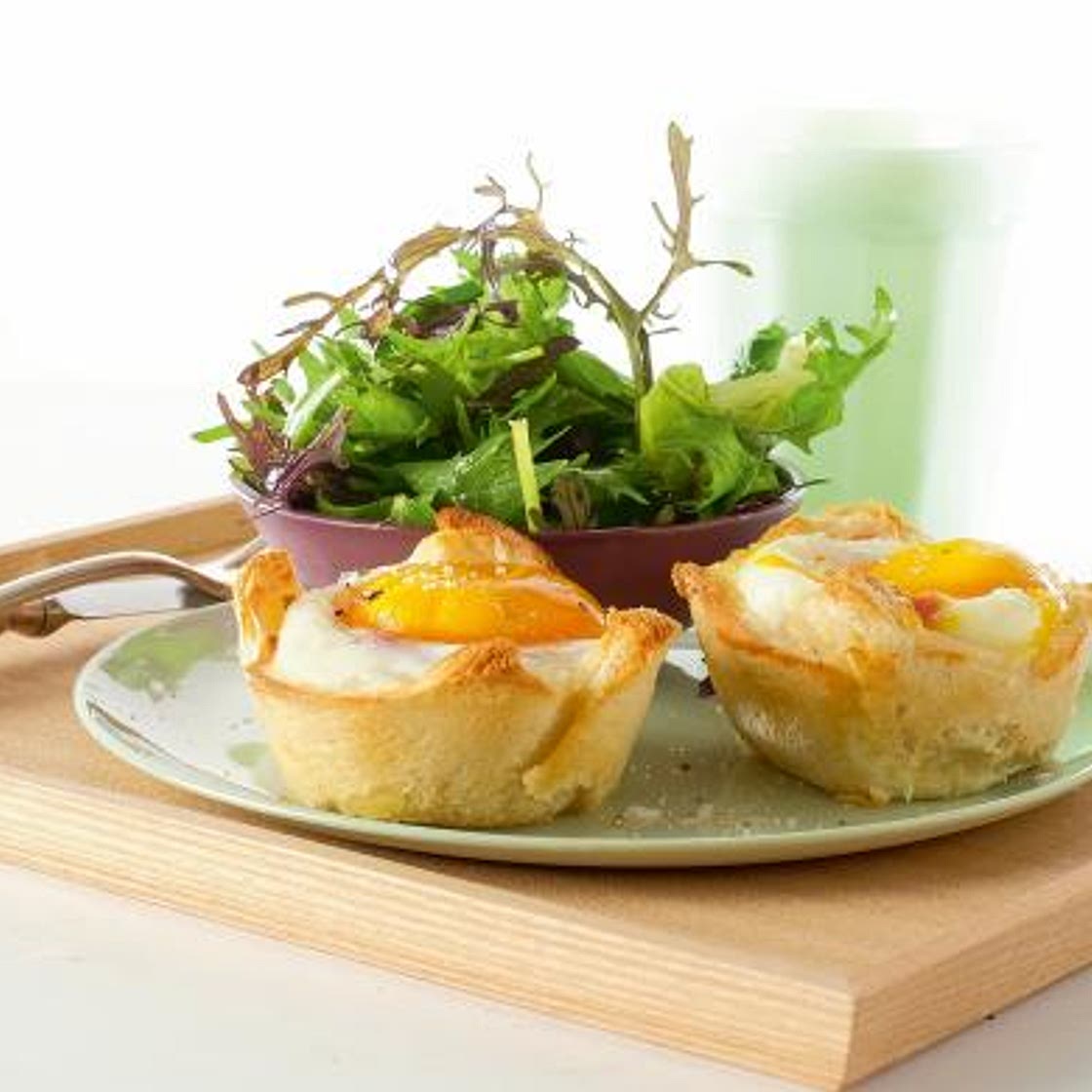 Eier-Muffins mit Salami und Käse