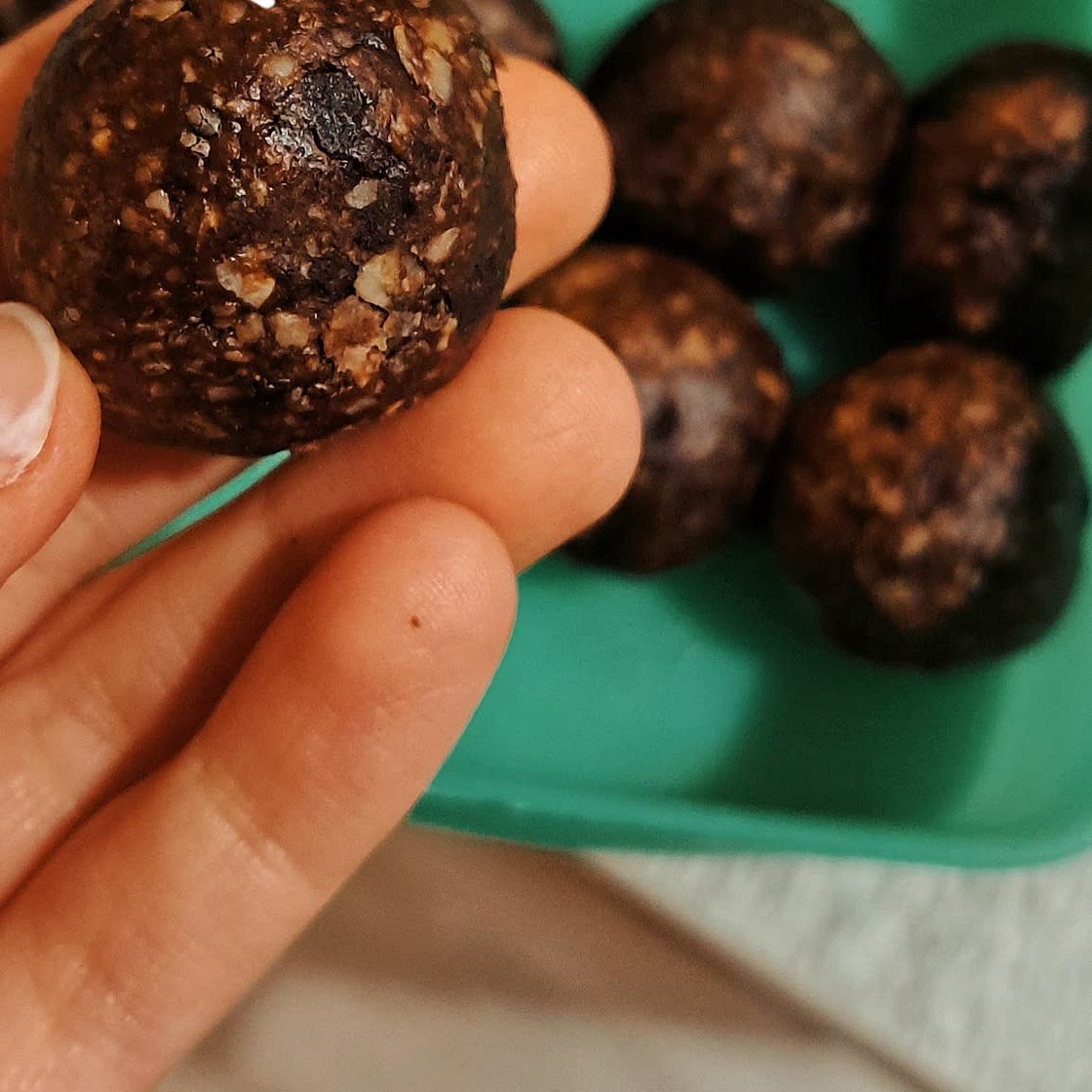 No Bake Low FODMAP Peanut Butter Brownie Bites