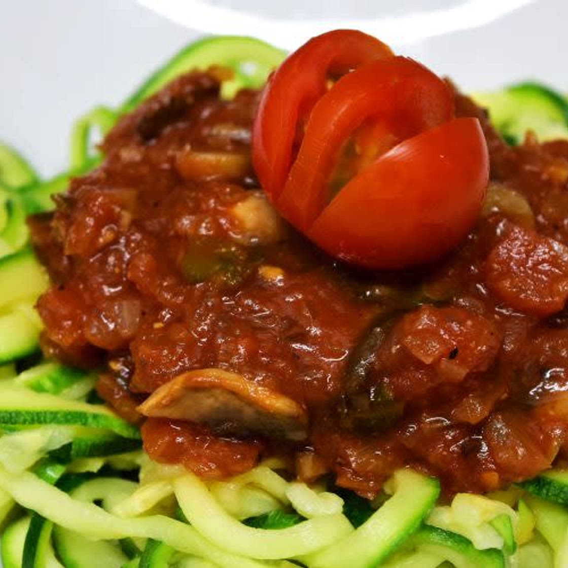 Fideos de zuccini con albondigas de carne