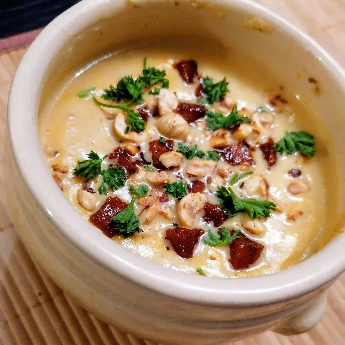 Velouté de chou fleur chorizo noisette