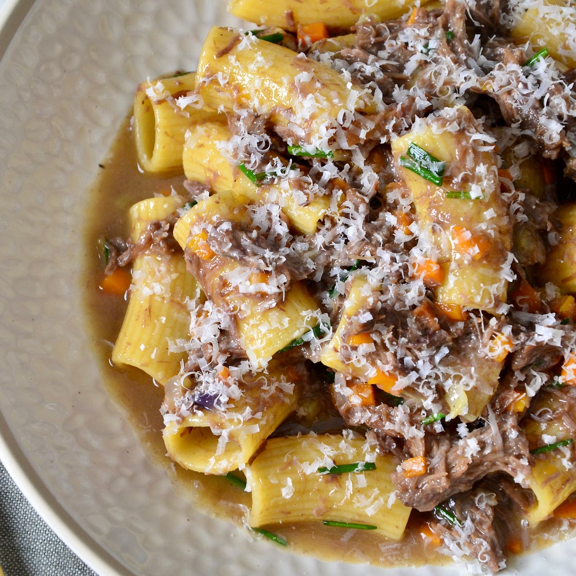 ITALIANO - Rigatoni con guancia di manzo brasata