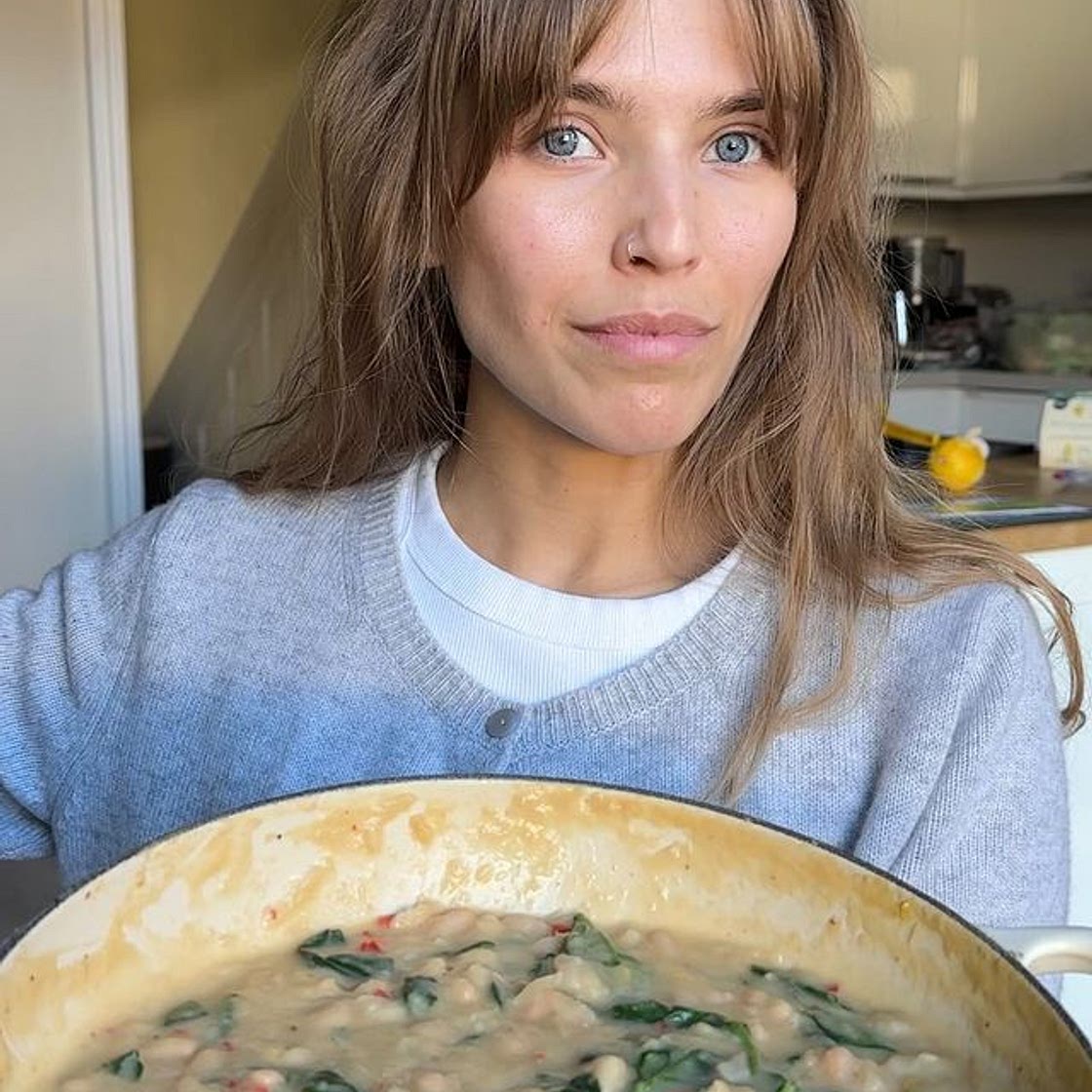 Beans with spinach and lemon juice