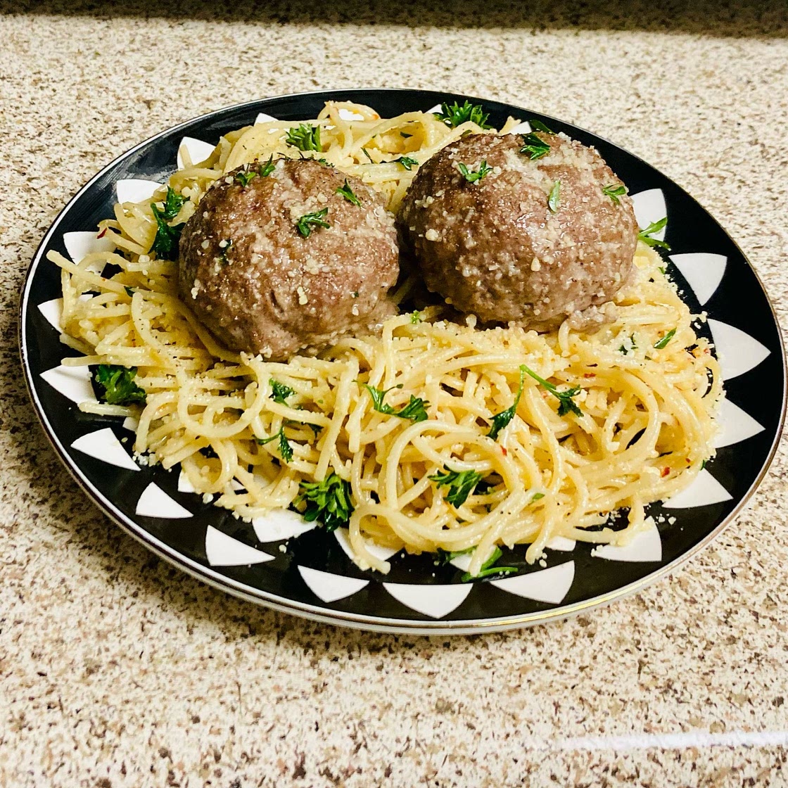 Parmesan Garlic Spaghetti with Chicken Meatballs