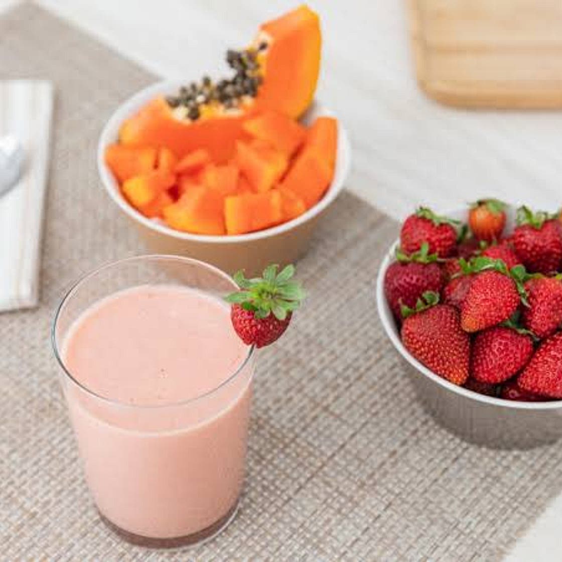 Yogurt Griego con Papaya y fresa