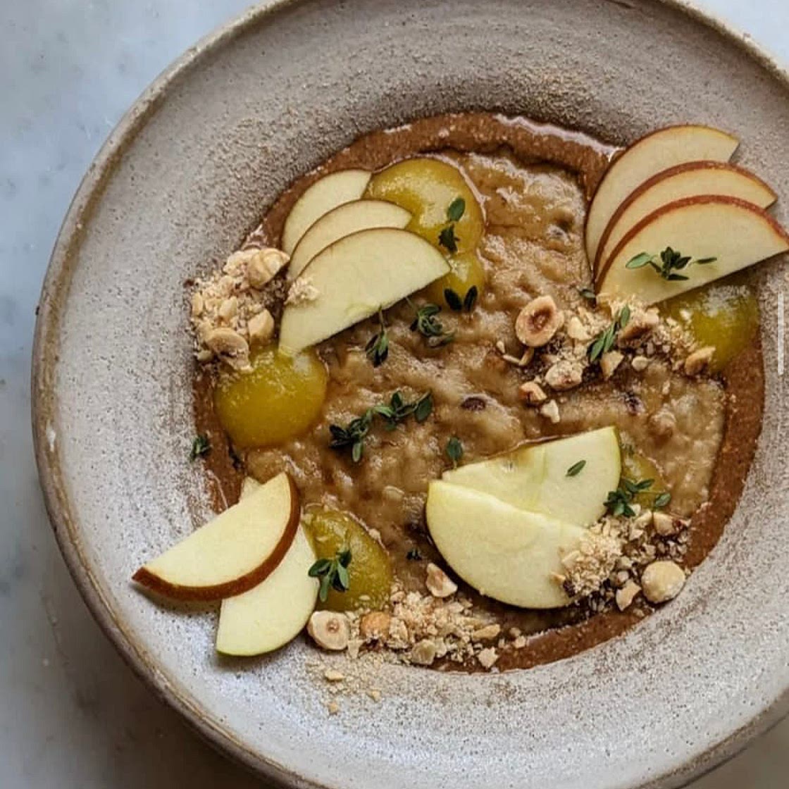 Apple hazelnut thyme oat porridge 