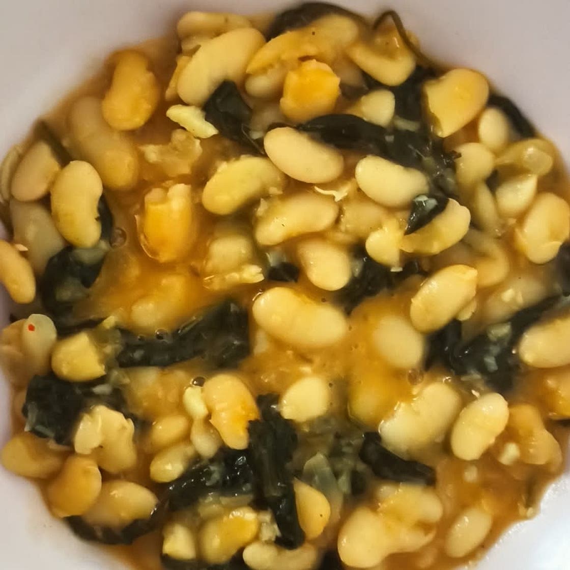 Beans with spinach and lemon juice