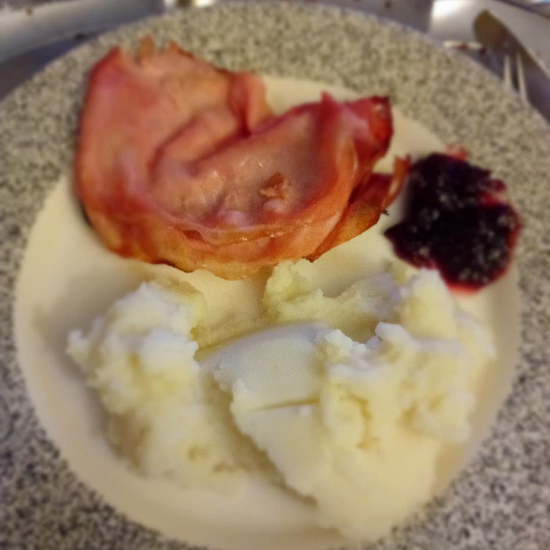 Jamón con guarnición de verduras
