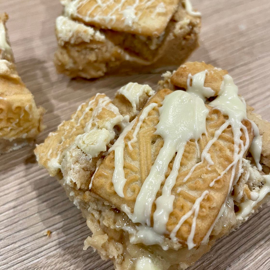 Custard Cream Protein Blondies