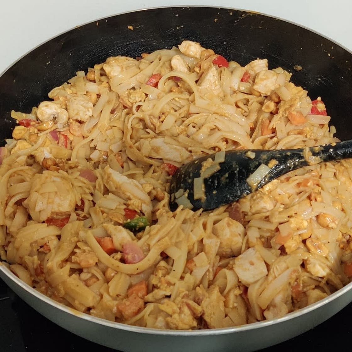 Easy Spicy Chicken Pad Thai
