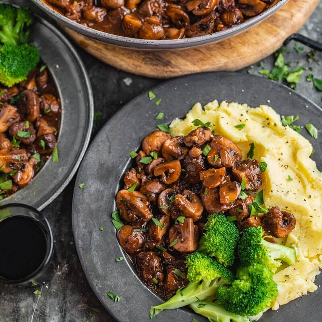 CHESTNUT, THYME & MUSHROOM CASSEROLE