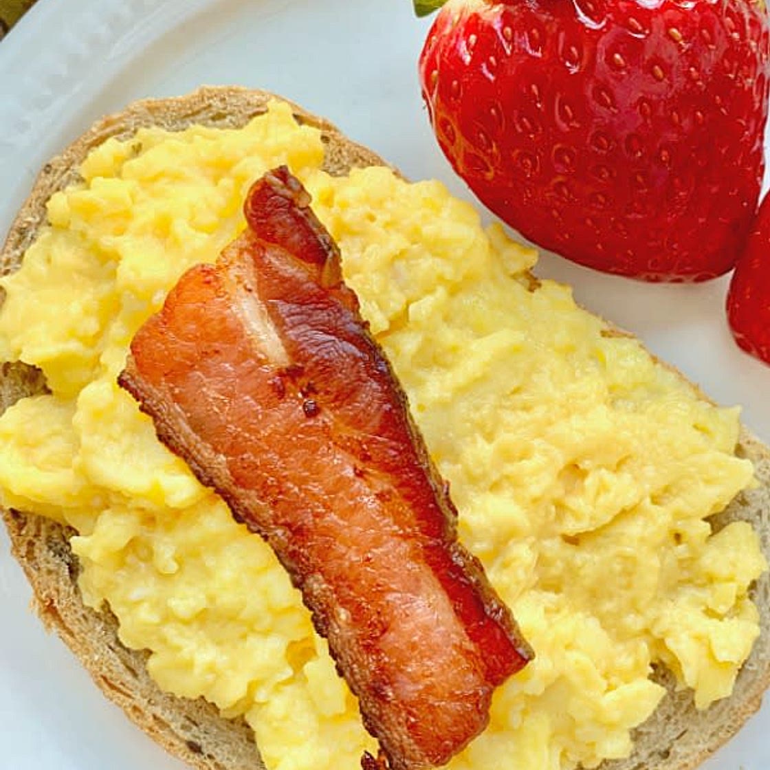 Scrambled eggs, turkey bacon, toast and raspberries