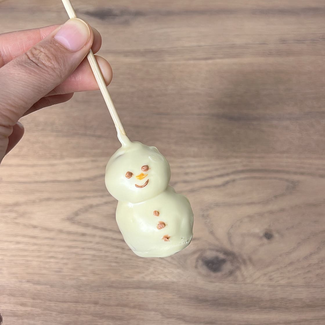 Snowman cake pops