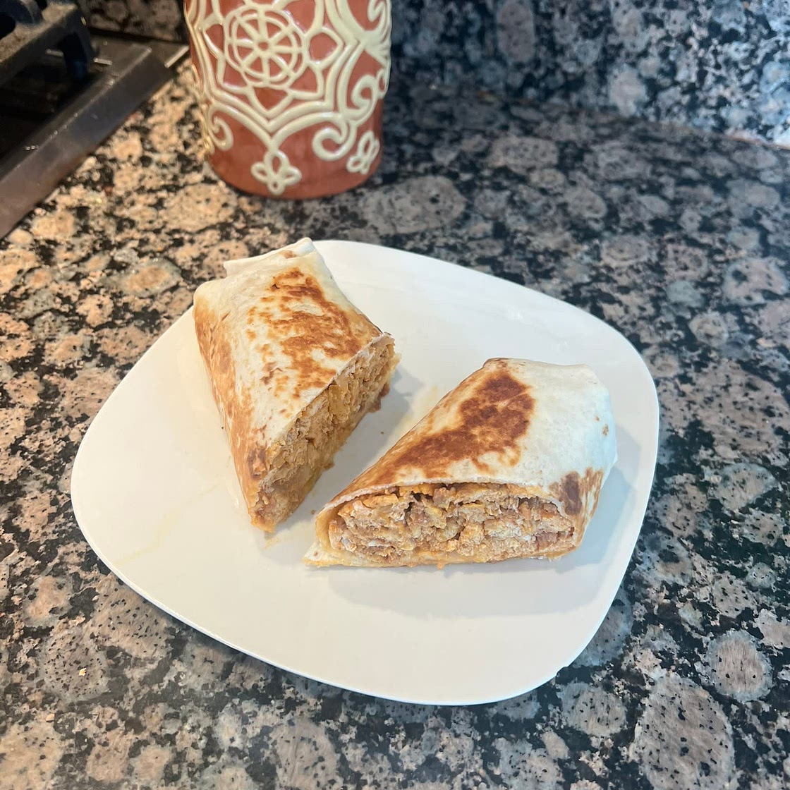 CHORIZO Y HUEVO BREAKFAST BURRITOS