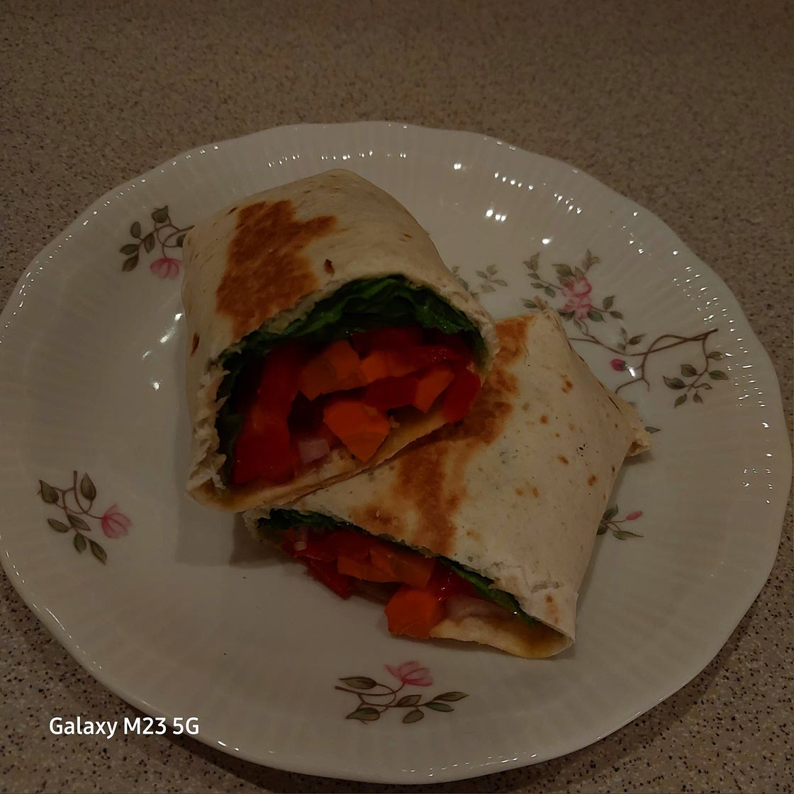Crunchy hummus wrap