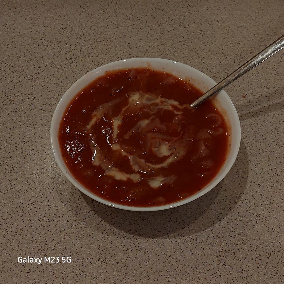 Low calorie creamy tomato noodle soup