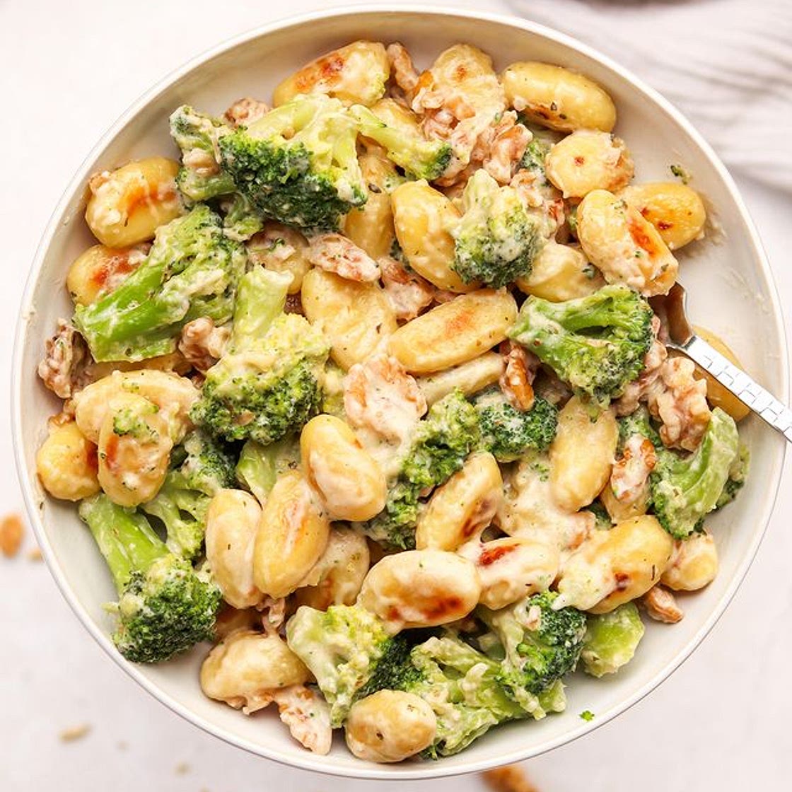Gnocchis brocolis, noix et crème de parmesan