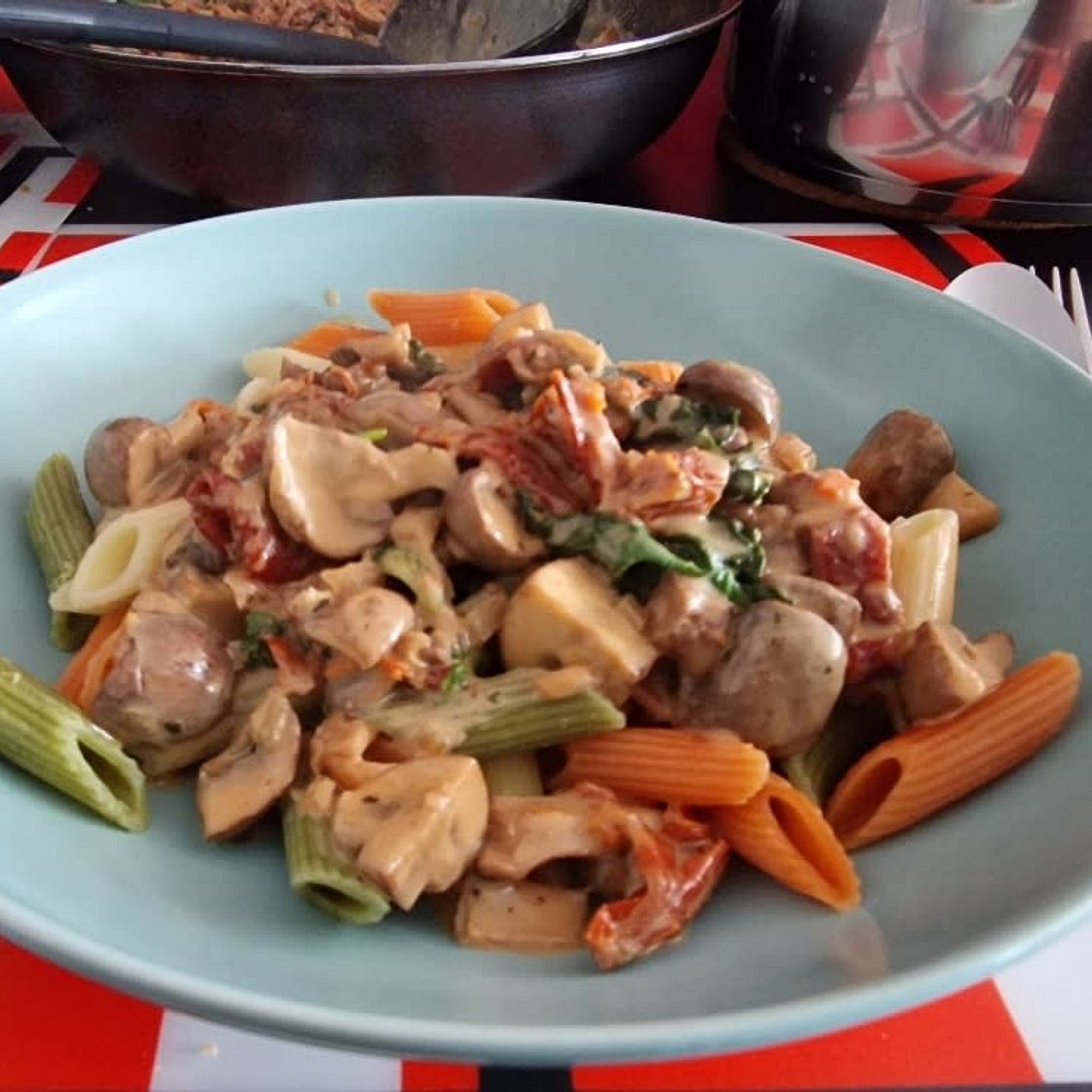 Cremige Champignon Pfanne mit Pasta