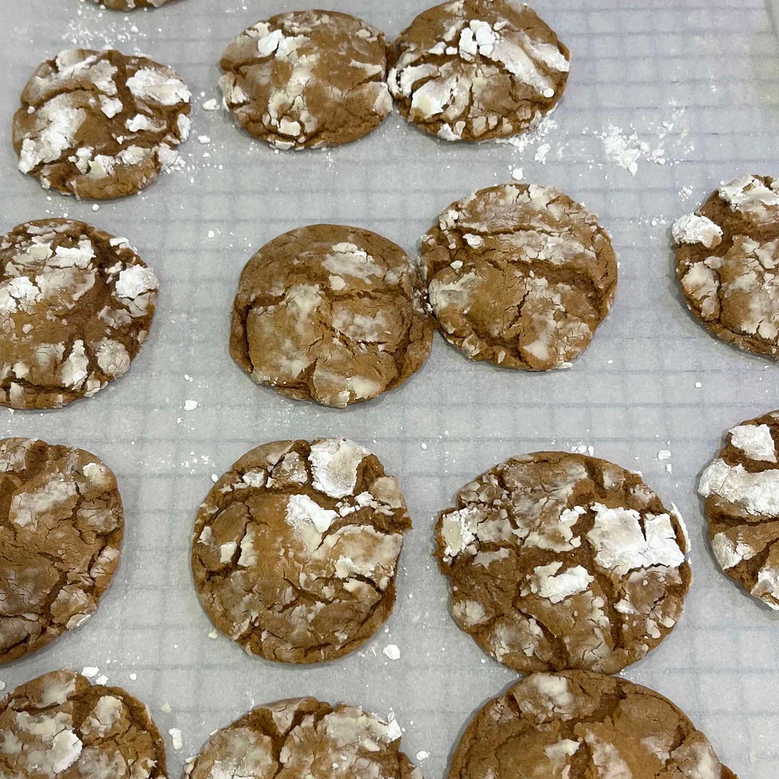 GINGERBREAD CRINKLE COOKIES