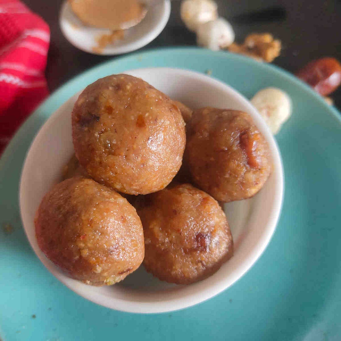 Easy Vegan Energy Balls Recipe- No Bake Granola Balls
