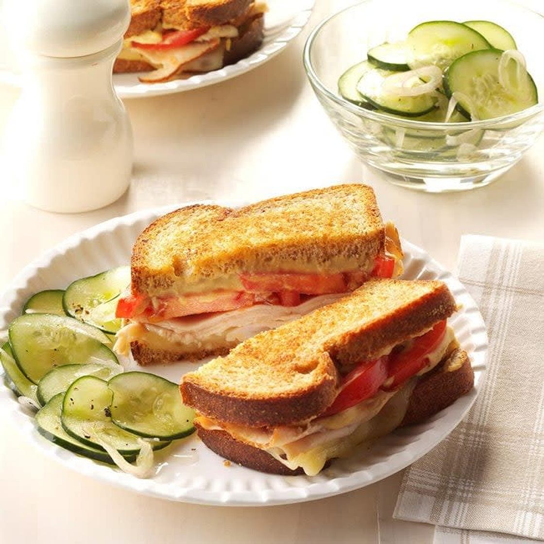 Hummus Turkey Sandwich