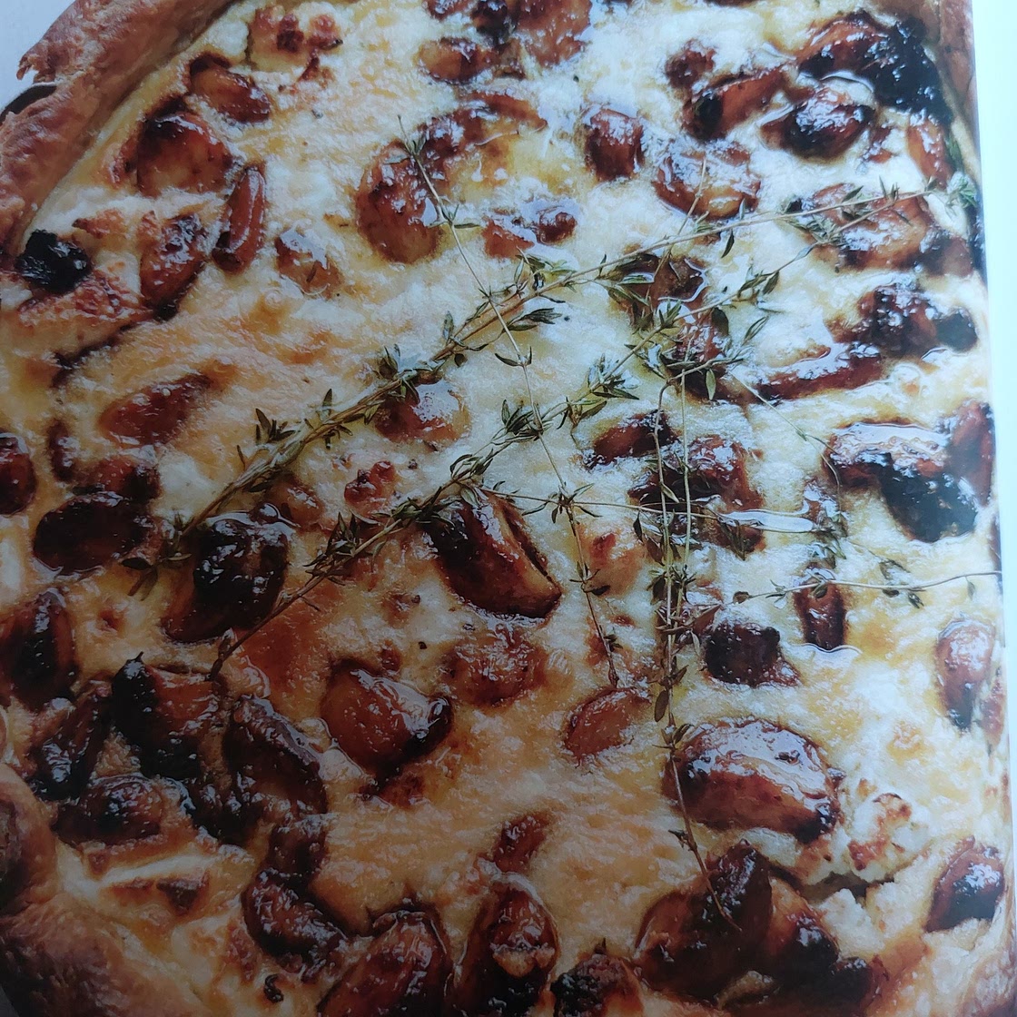 Tarte mit karamellisiertem Knoblauch